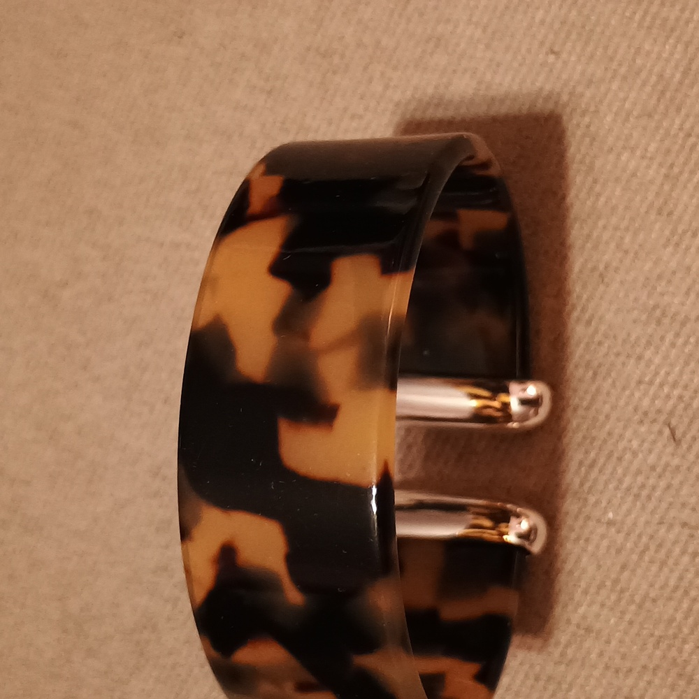 Tortoise Shell Patterned Bracelet And Earring Set - image 3